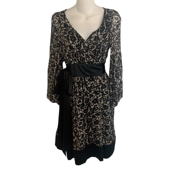 Dianne Von Furstenberg 100% Silk Wrap Dress Sz 6 Black White Floral Gorgeous - Picture 1 of 5